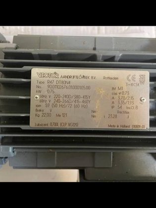 VECTOR AANDRIJFTECHNIEK B.V. 3 ∼ Mot IEC34 R47 DT80N4 (Foto 1 von 4)