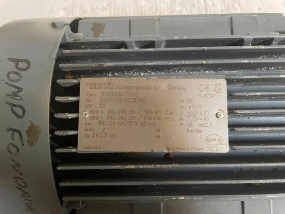 VECTOR AANDRIJFTECHNIEK B.V. 3 ∼ Mot IEC34 DFV100M4/TF/IS (photo 1 sur 3)